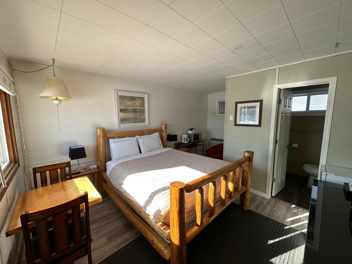 Pinecrest Motel Nipigon Exterior photo